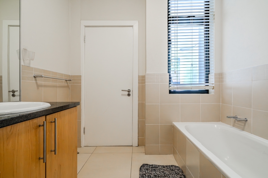 2 Bedroom Property for Sale in Sea Point Western Cape